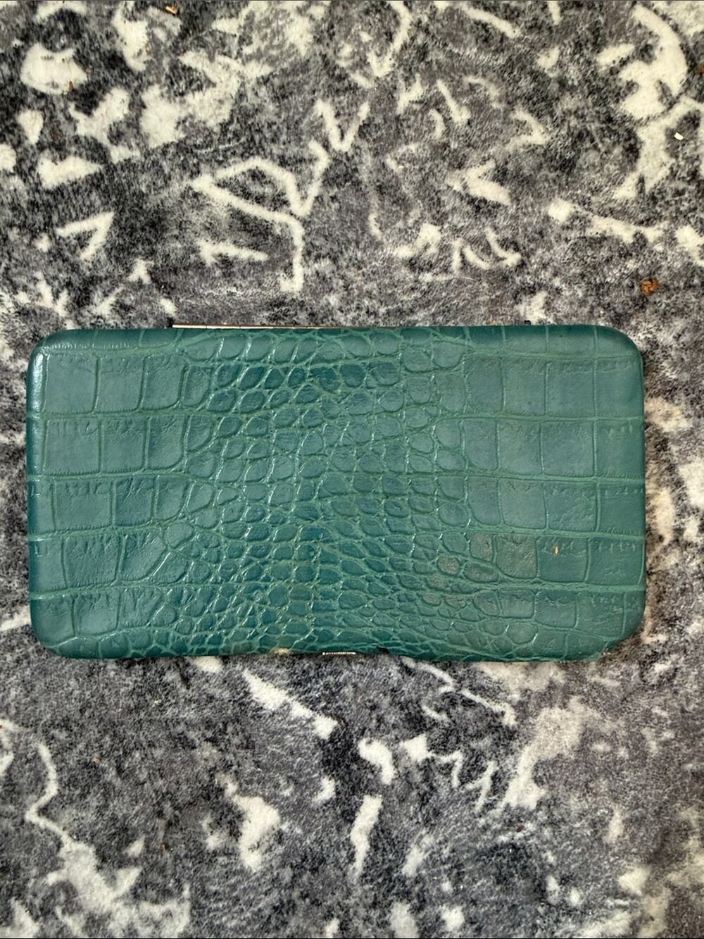 Green Crocodile Grunge Embossed Card Holder